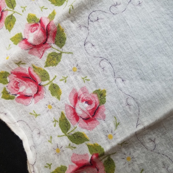 Real Vintage Lot of 2 Floral Handkerchiefs - Picture 4 of 7